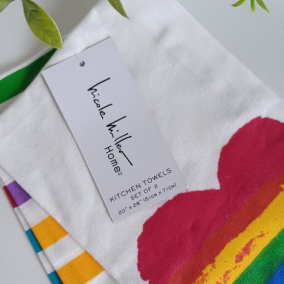 Nicole Miller Home Collection “LOVE” Kitchen Towels | Set of 2 | 100% Cotton - Picture 5 of 6